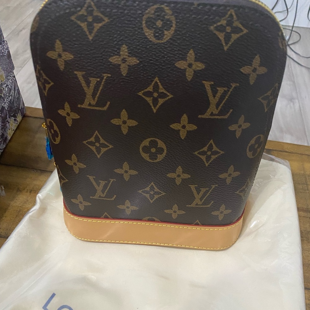 Women’s Christian Dior and LV - Picture 4 of 11